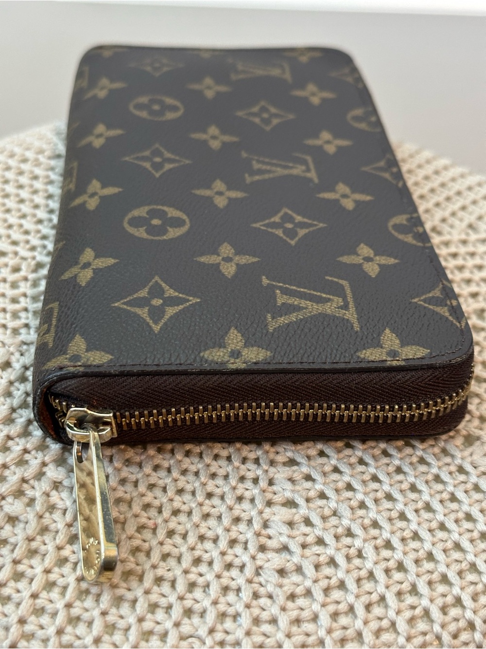 Louis Vuitton Monogram Zippy Organizer Wallet in Monogram Brown - Picture 12 of 14